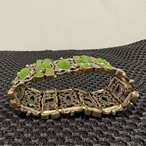 Bold Vintage Inspired Green Gold Tone Bracelet - Picture 9 of 10